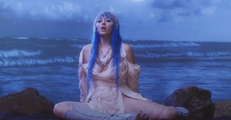 Ashnikko Panic Attacks in Paradise music video